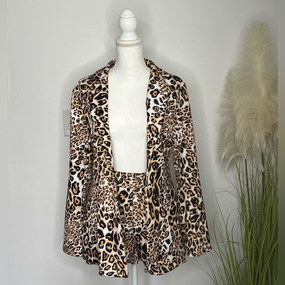 2 piece blazer short set- cheetah print - Picture 2 of 2